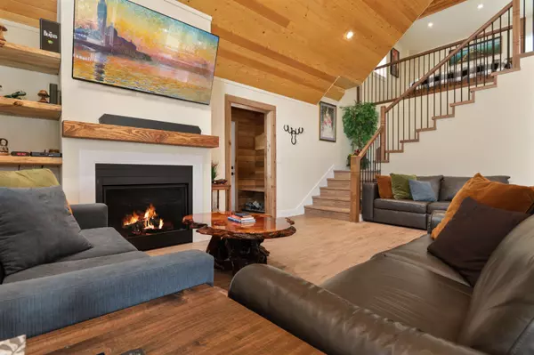 Hope, BC V0X 1L0,71362 Grove BLVD #HG158