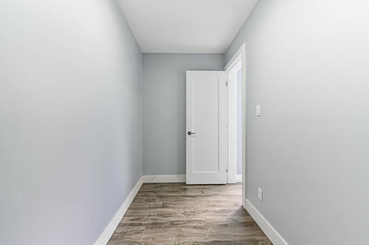 Surrey, BC V3W 7Z4,13316 71b AVE #207