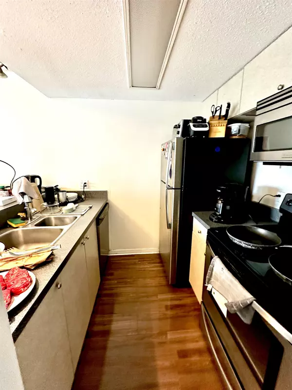 1188 Howe ST #806 Vancouver, BC V6Z 2S8