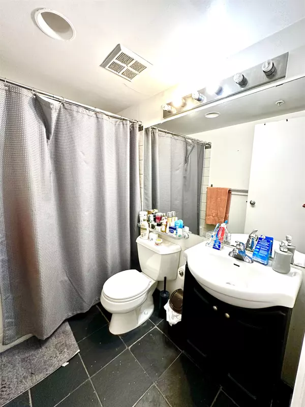 1188 Howe ST #806 Vancouver, BC V6Z 2S8