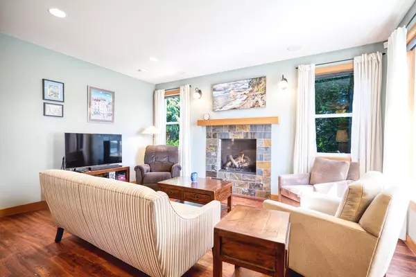 Gibsons, BC V0N 1V9,858 Aurora WAY