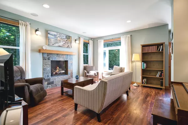 Gibsons, BC V0N 1V9,858 Aurora WAY