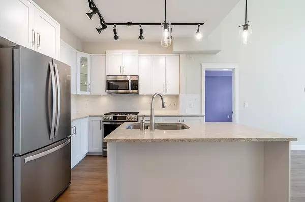 Surrey, BC V3T 0R7,11077 Ravine RD #506