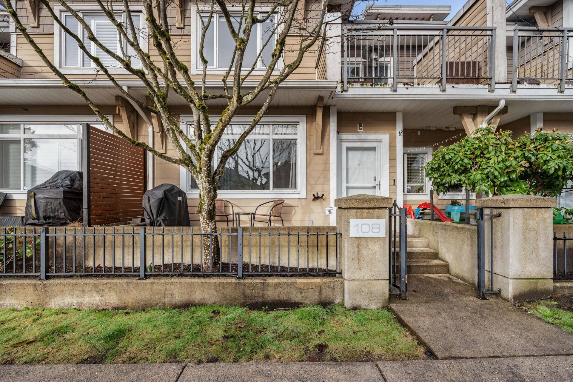 Pitt Meadows, BC V3Y 0C5,12350 Harris RD #108