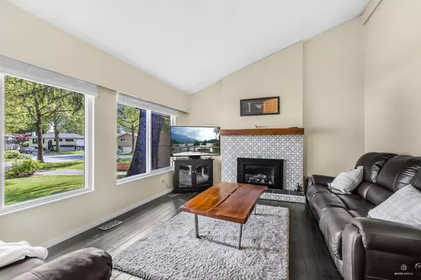 Surrey, BC V3V 6R8,13124 Doone PL