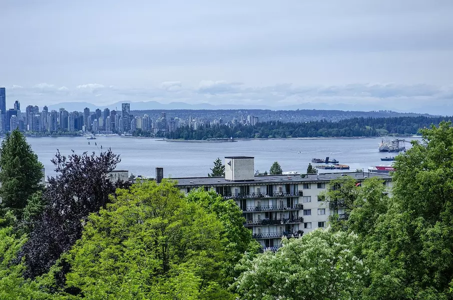 114 W Keith RD #802, North Vancouver, BC V7N 3C9