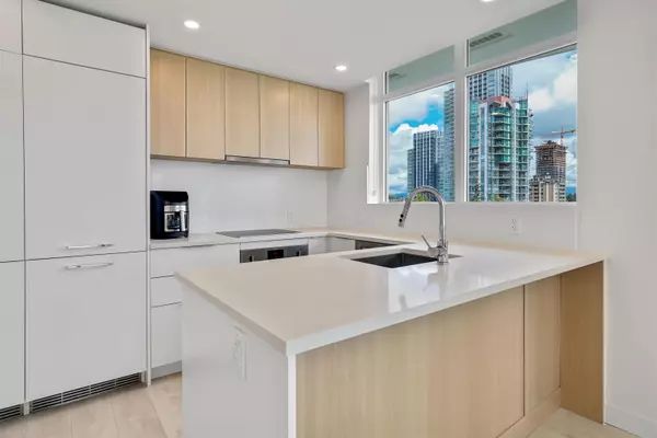 Surrey, BC V3T 0R2,13318 104 AVE #905
