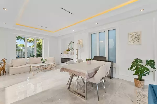 Vancouver, BC V6L 1A2,2848 W 17th AVE