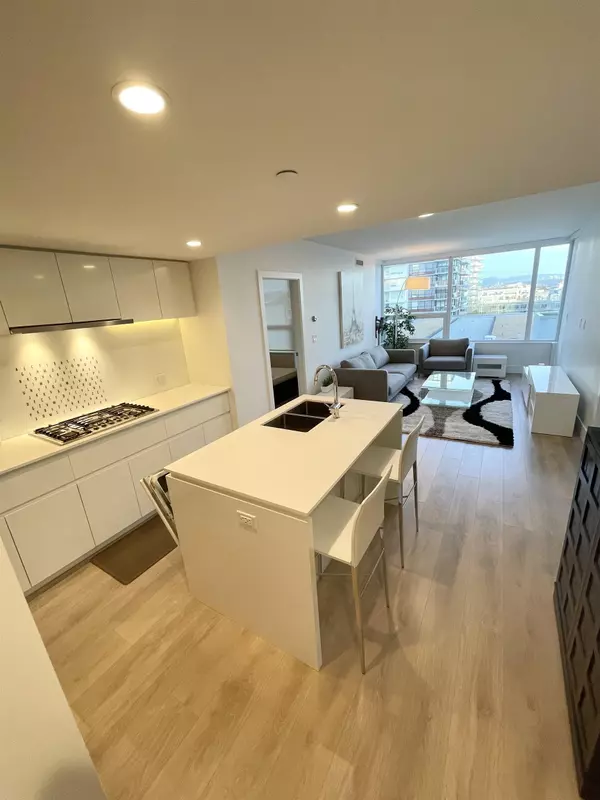 Richmond, BC V7C 0C7,5508 Hollybridge WAY #801