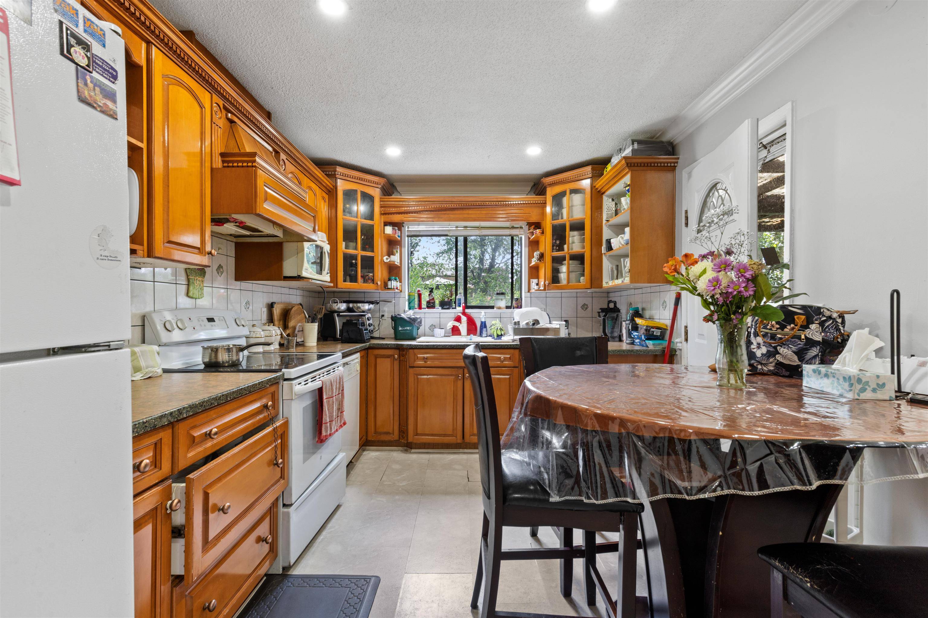 Surrey, BC V3V 6L4,8864 Ursus CRES
