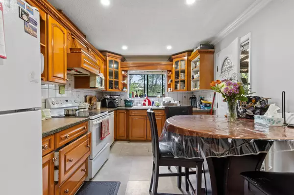 Surrey, BC V3V 6L4,8864 Ursus CRES