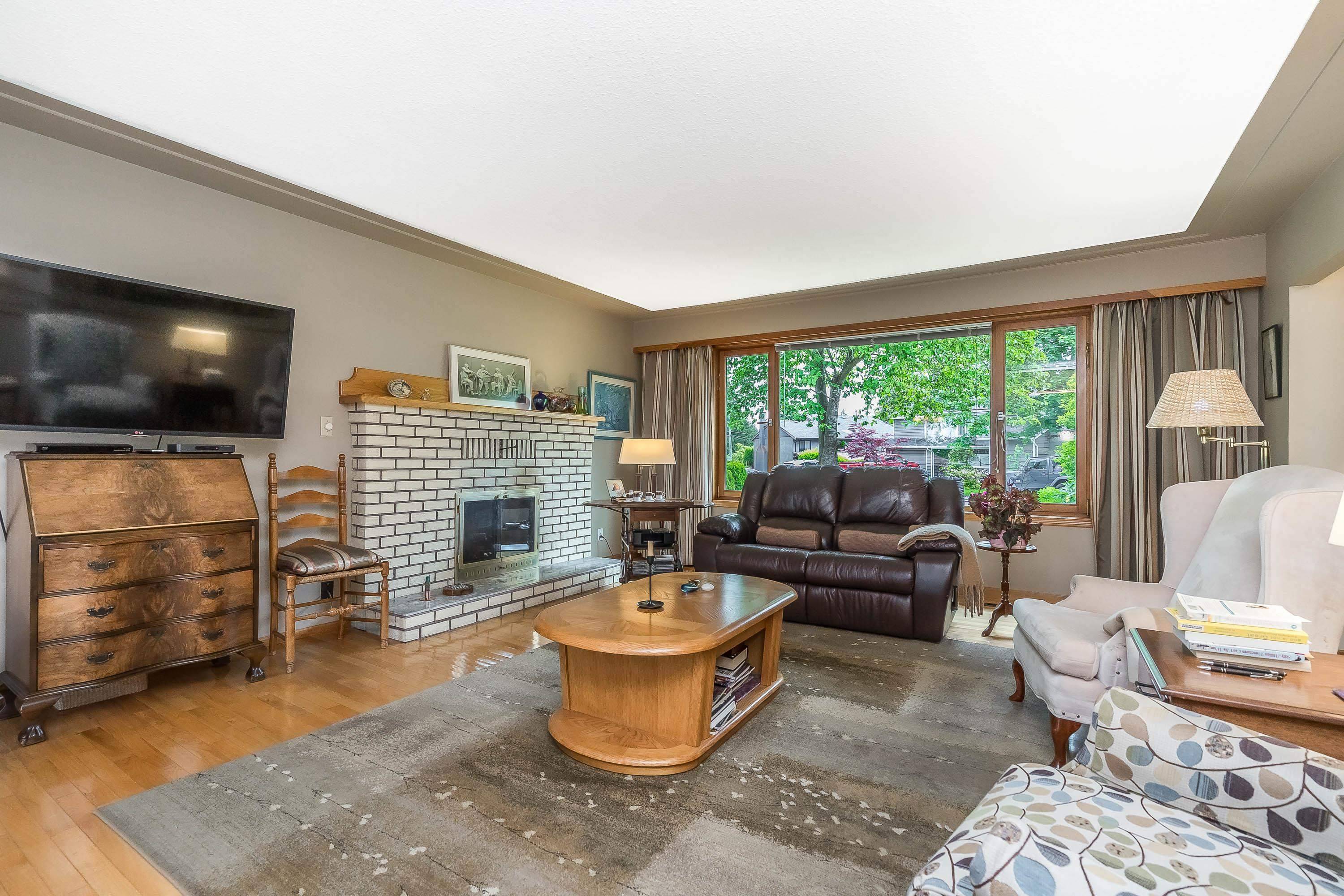 Surrey, BC V3R 4T3,15135 Raven PL
