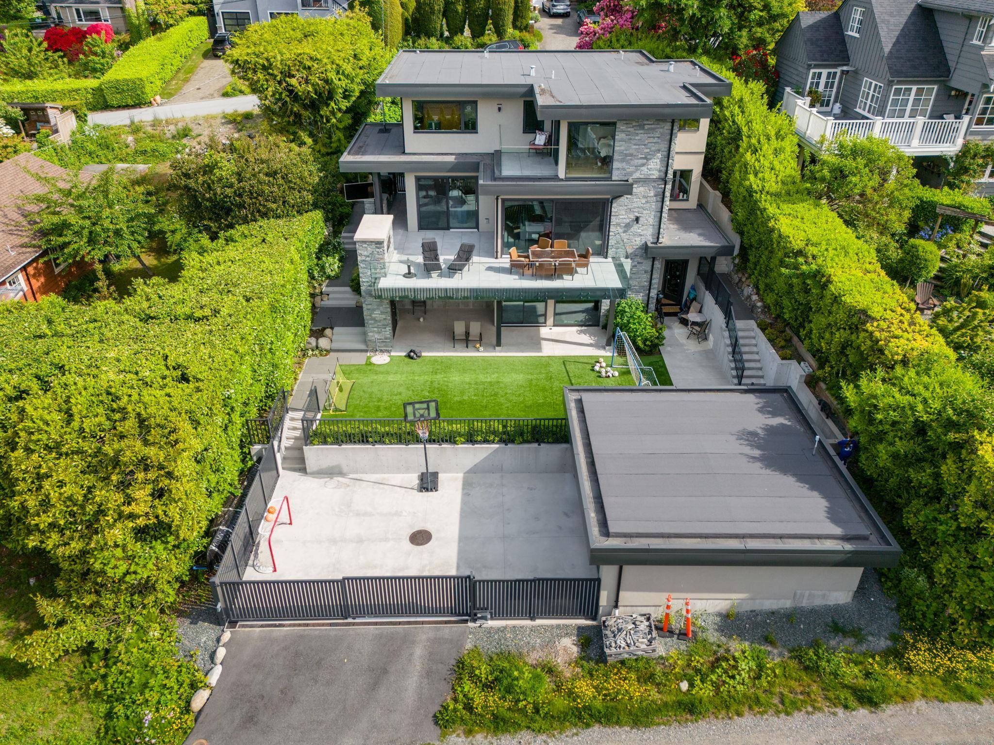 West Vancouver, BC V7V 2J4,2678 Mathers AVE