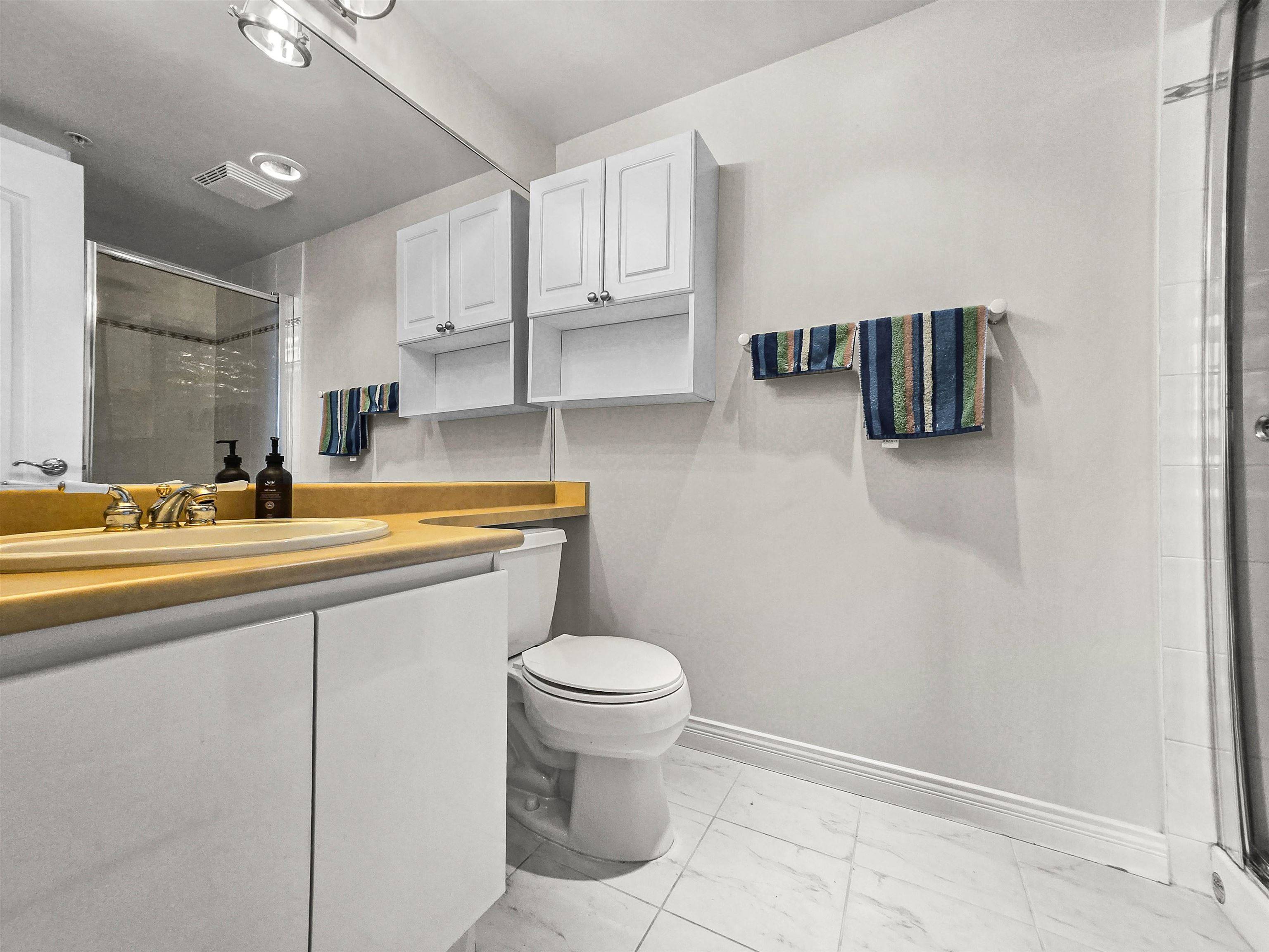 Burnaby, BC V5E 4K2,6622 Southoaks Crescent