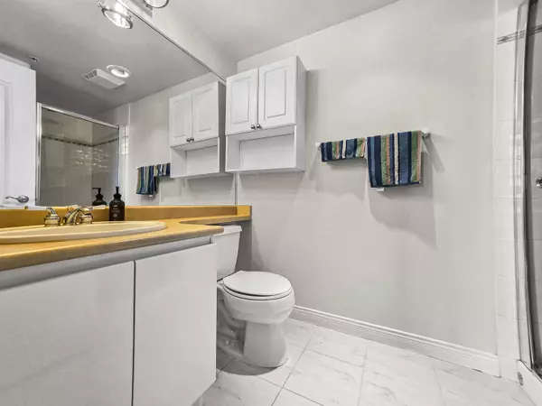 Burnaby, BC V5E 4K2,6622 Southoaks Crescent