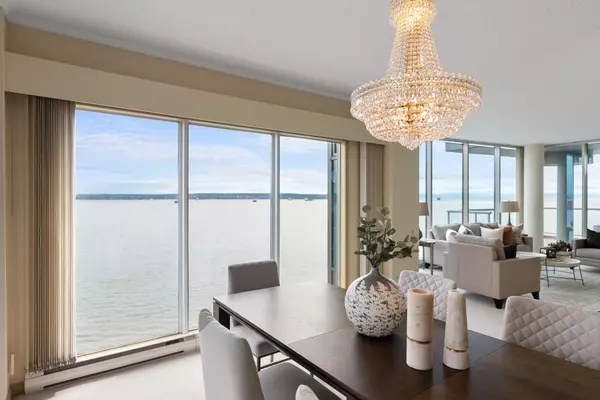 2120 Argyle AVE #1401, West Vancouver, BC V7V 1A4