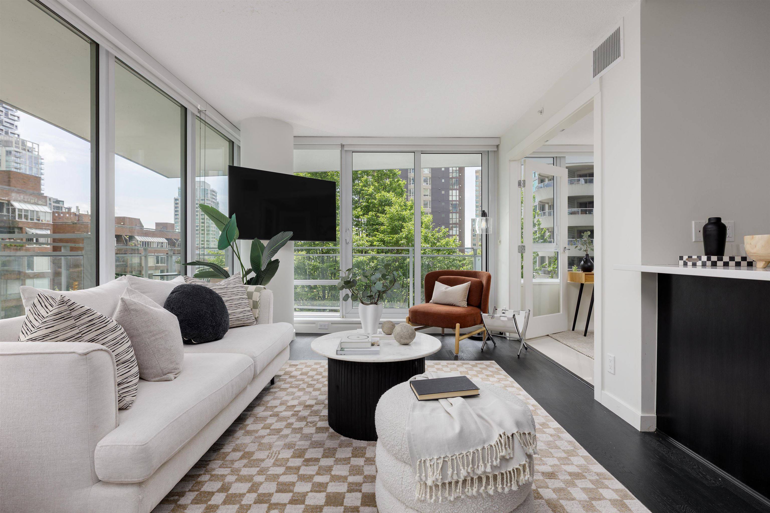 Vancouver, BC V6E 0C2,1009 Harwood ST #608