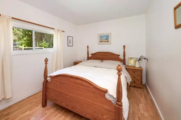 531 Arbutus DR Mayne Island, BC V0N 2J1