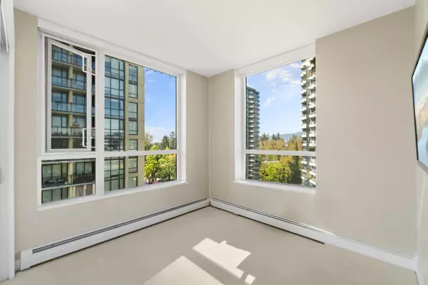 Surrey, BC V3T 0E6,10777 University DR #609