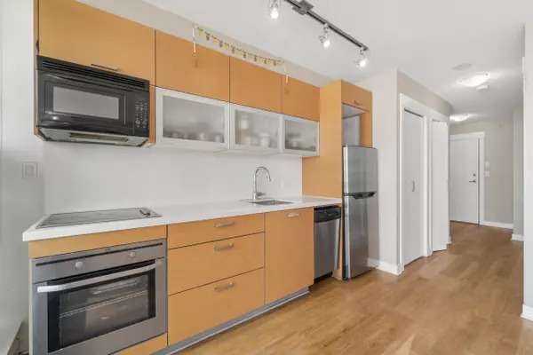 Surrey, BC V3T 0E6,10777 University DR #609