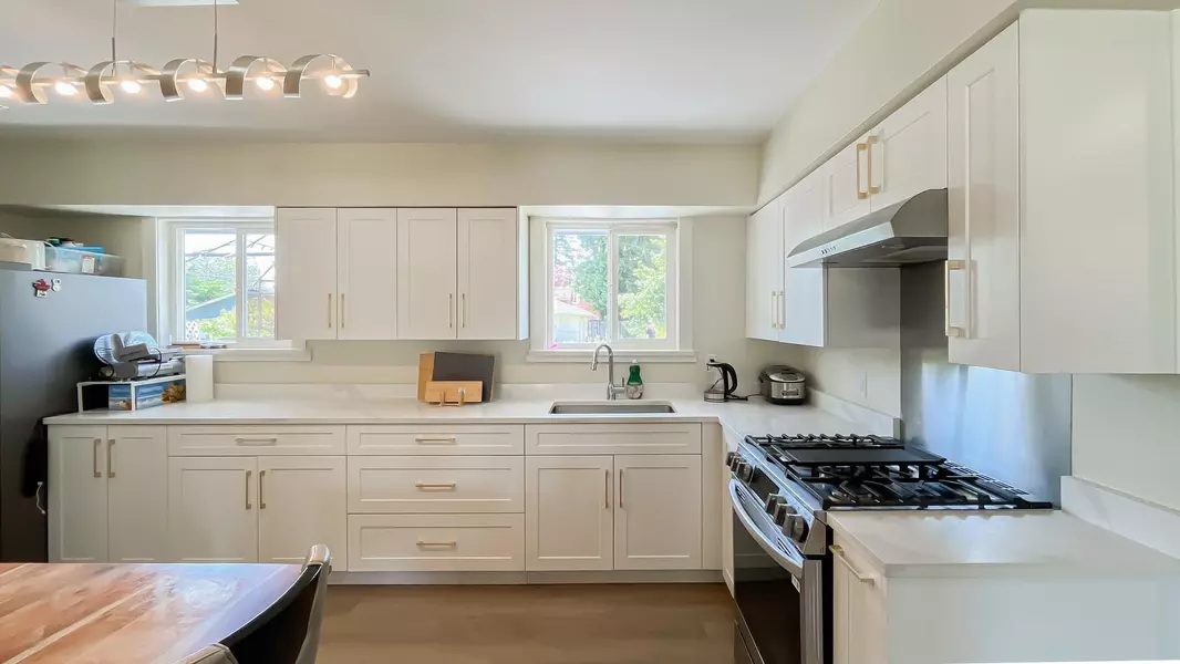 1752 Dorset AVE, Port Coquitlam, BC V3B 2A2