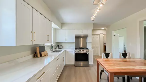 Port Coquitlam, BC V3B 2A2,1752 Dorset AVE