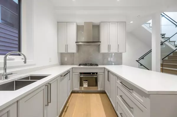 Vancouver, BC V6N 1Z1,5836 Highbury ST