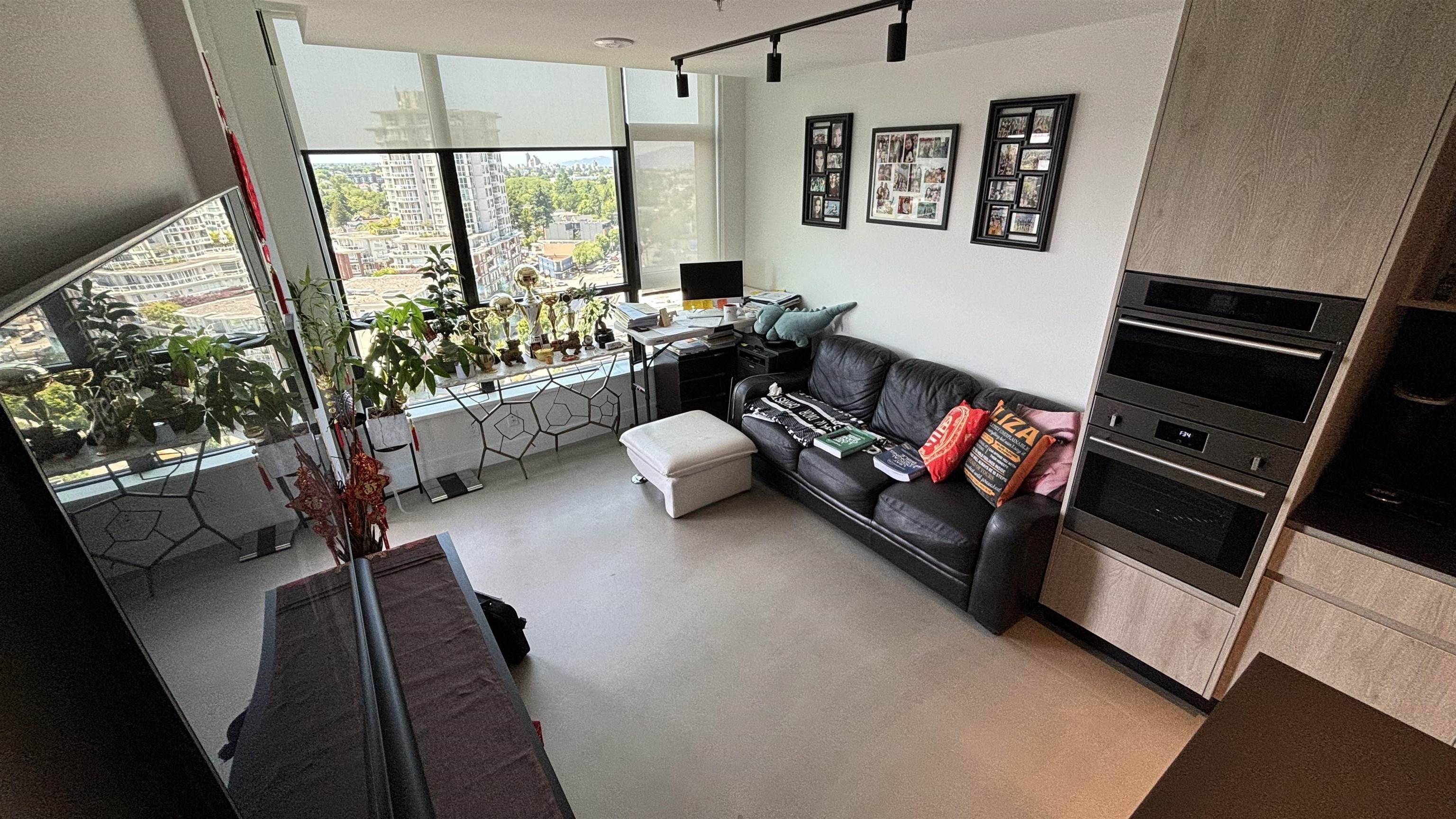 Vancouver, BC V5N 0J1,3996 Dumfries ST #1105