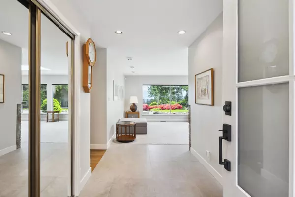West Vancouver, BC V7V 3A3,2695 Rosebery AVE