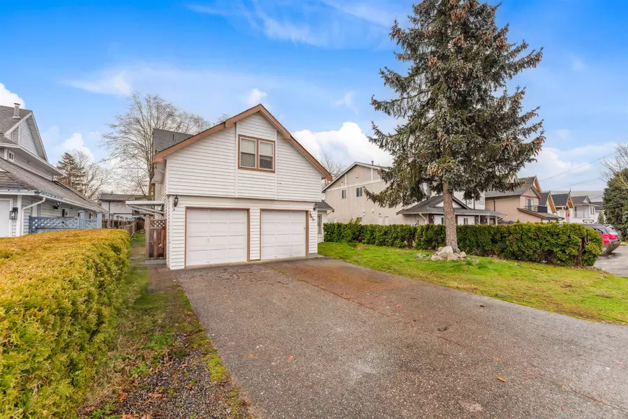 7652 124 ST, Surrey, BC V3W 3X5