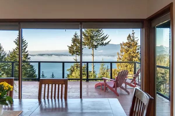 Bowen Island, BC V0N 1G2,1675 Whitesails DR