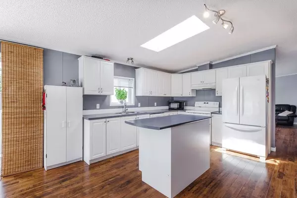 Gibsons, BC V0N 1V9,760 Hillcrest RD