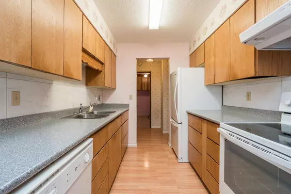 Abbotsford, BC V2S 2J6,33369 Old Yale RD #203