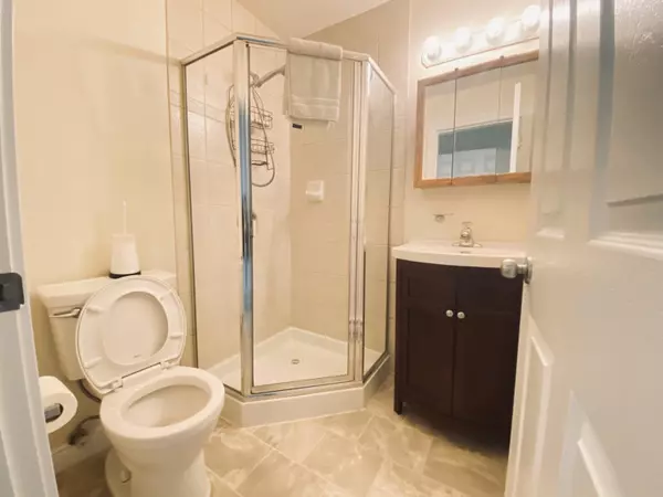 Surrey, BC V3V 8C8,12083 92a AVE #421