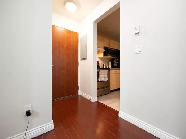 Vancouver, BC V6Z 1P5,1010 Howe ST #712