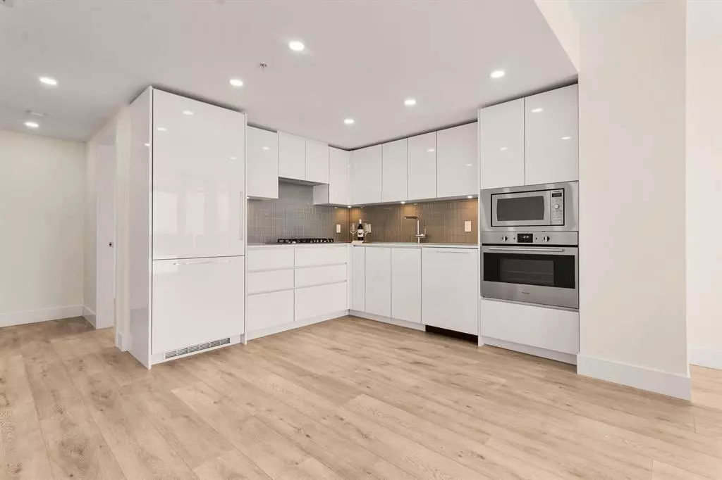 Surrey, BC V3T 1W6,10428 Whalley Blvd BLVD #2502