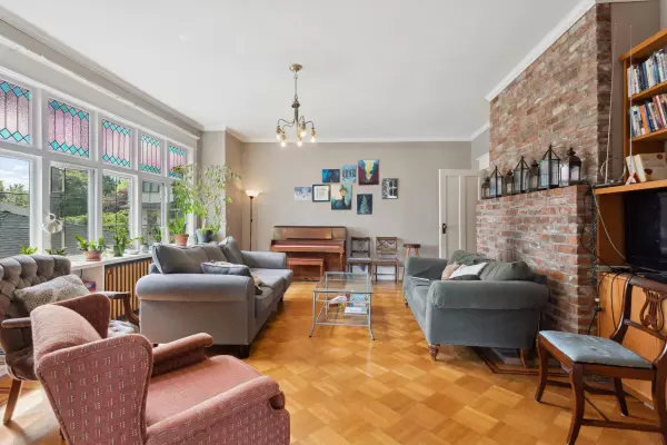 Vancouver, BC V6R 1R5,4698 W 4th AVE