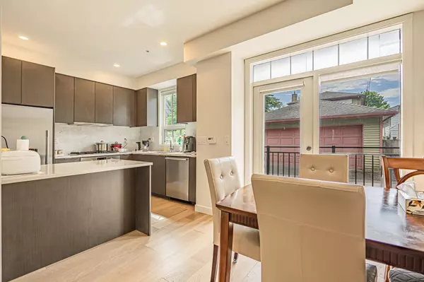 Vancouver, BC V6P 4A6,7903 Oak ST