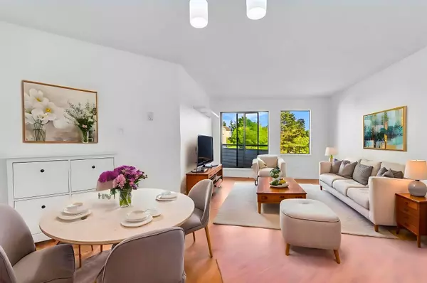 Langley, BC V3A 1Z1,5294 204 ST #307