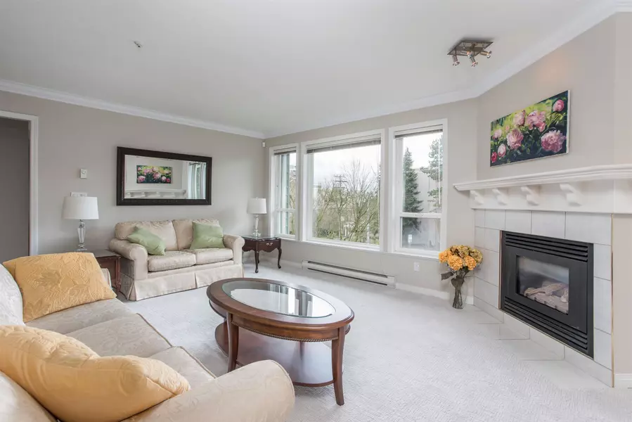 15555 16 AVE #311, Surrey, BC V4A 1R7