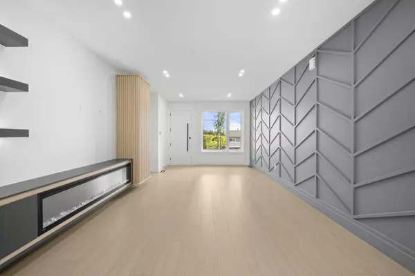 Coquitlam, BC V3K 4N3,314 Nelson ST #2