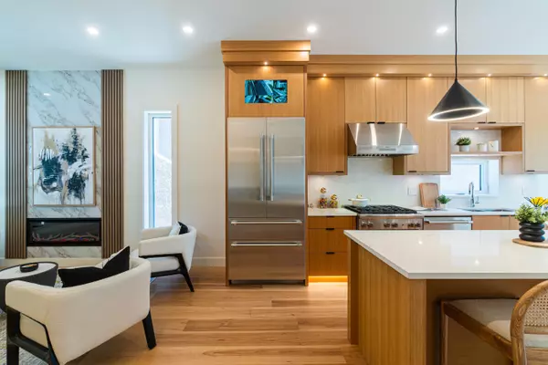 Vancouver, BC V6R 2V8,3338 W 14th AVE