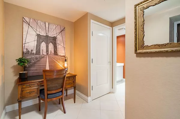 172 Victory Ship WAY #905 North Vancouver, BC V7L 0B5