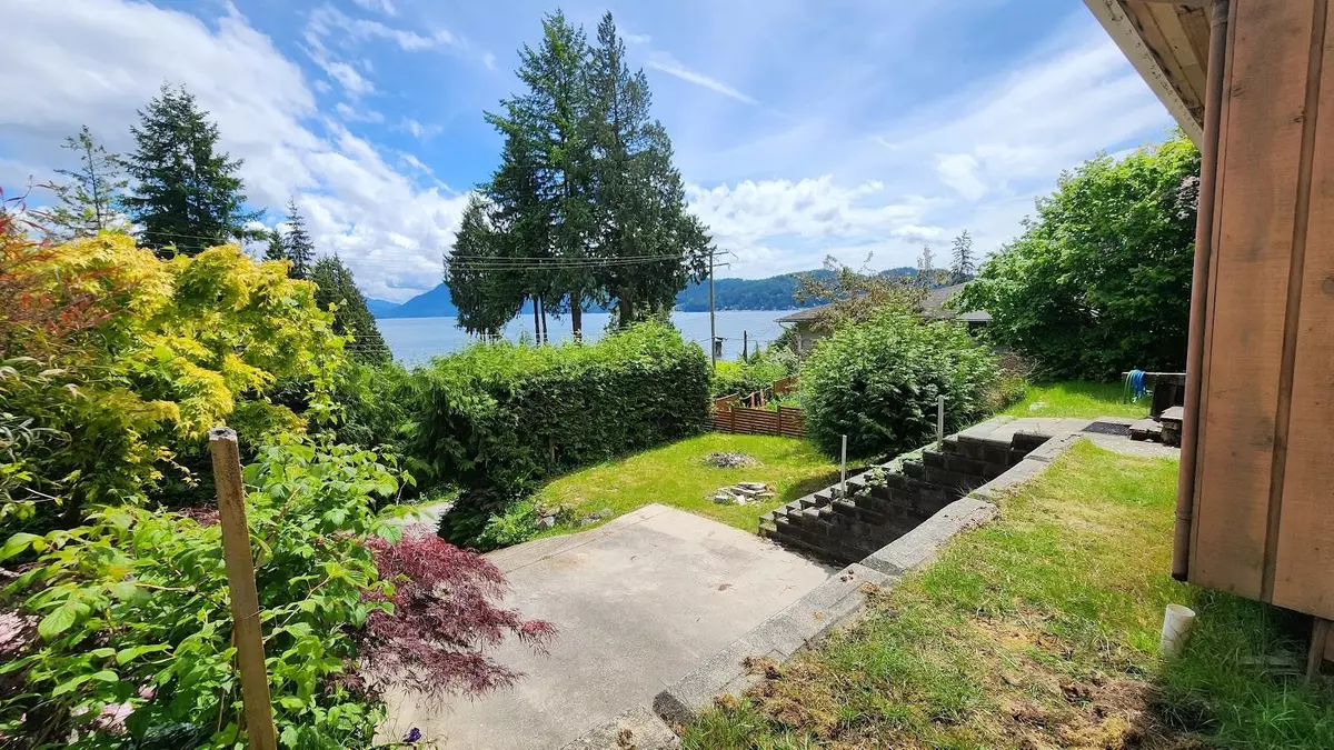 Gibsons, BC V0N 1V1,1275 Burns RD