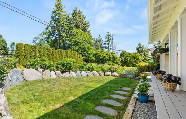 White Rock, BC V4B 2M4,15682 Thrift AVE