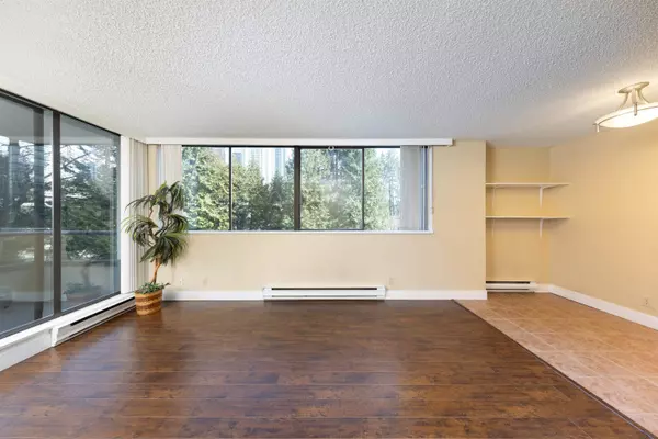 Burnaby, BC V3N 4R8,9521 Cardston CT #204