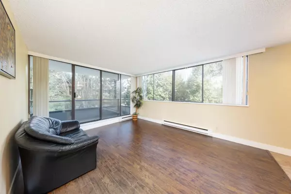 Burnaby, BC V3N 4R8,9521 Cardston CT #204