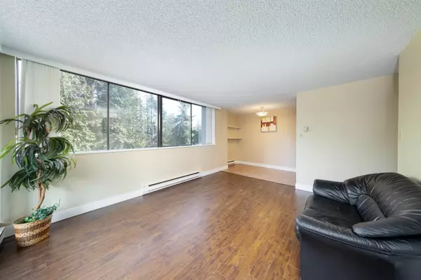 Burnaby, BC V3N 4R8,9521 Cardston CT #204