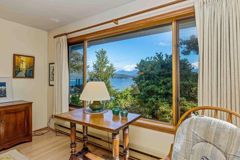 Gibsons, BC V0N 1V1,1124 Point RD