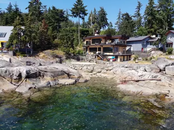 Halfmoon Bay, BC V0N 1Y2,9217 Truman RD